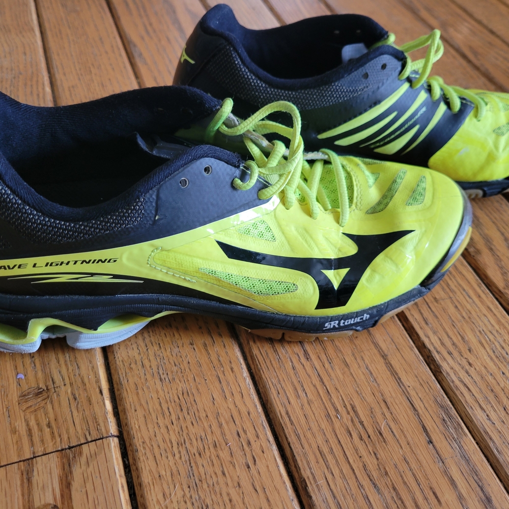 Mizuno Wave Lightning Men's Volleyball Shoes - Neon Yellow/Black - Picture 2 of 9